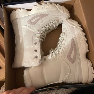 Womens fila distributor shearling boot size 5.5